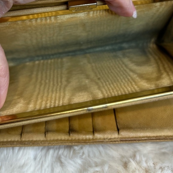 CHANEL BEIGE CAVIER BIFOLD WALLET
🌷AS IS🌷 - Picture 11 of 16
